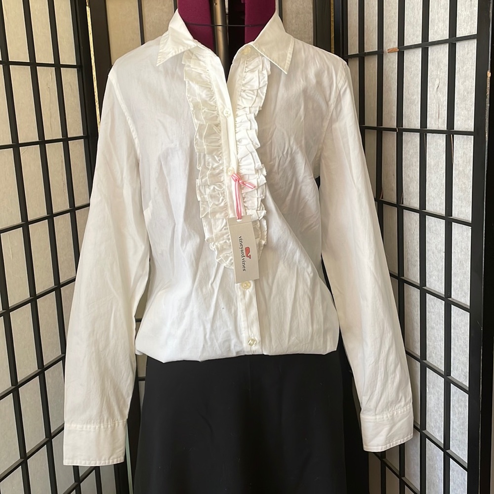 New Vineyard Vines white button down collared shirt with ruffles
